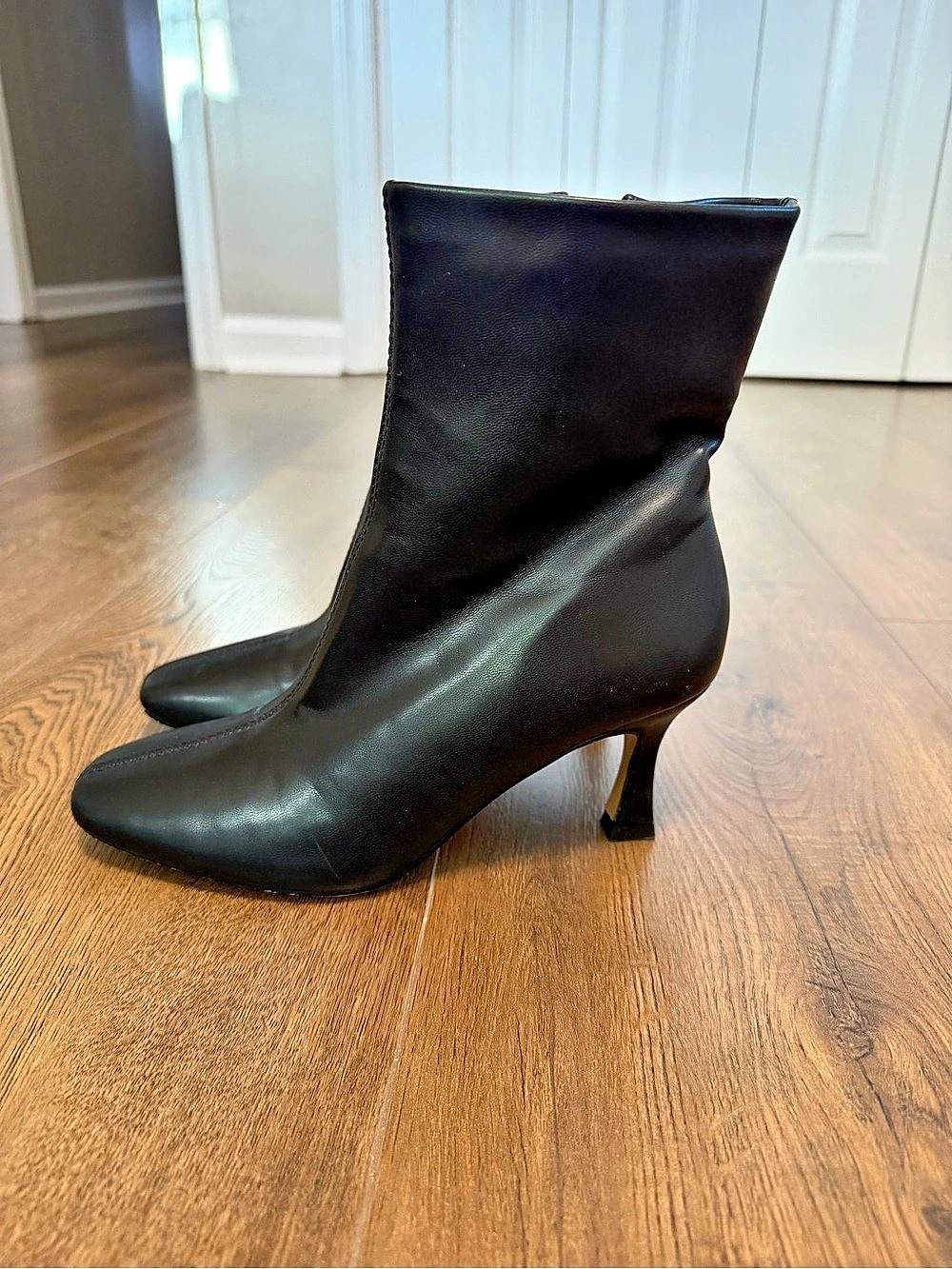 Black Pointed-Toe Heeled Boots US 6